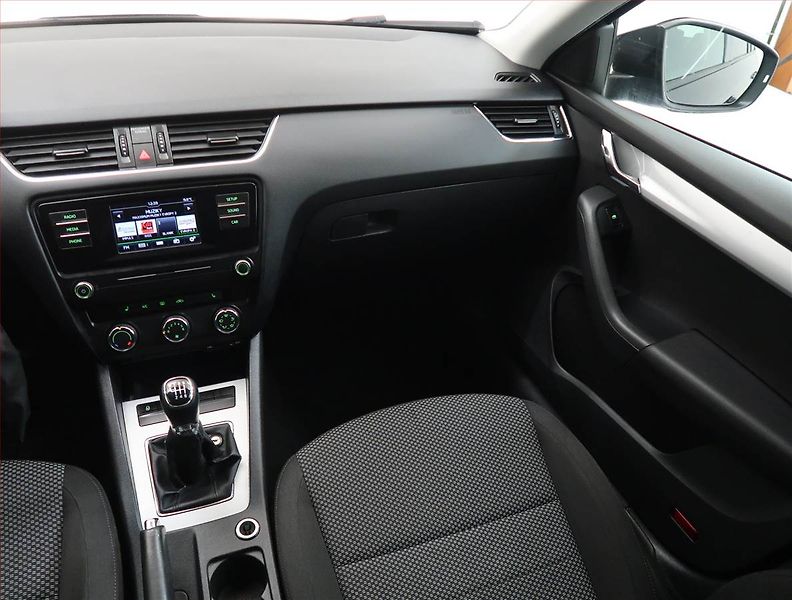 Škoda Octavia (2016) Ambition 2.0 TDI, Tempomat - fotka 8 z 13