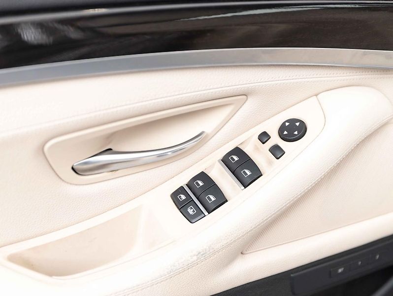 BMW Řada 5 530d xDrive Sedan - fotka 17 z 22