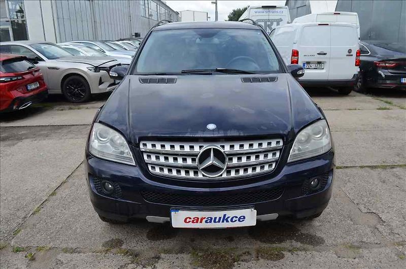 Mercedes-Benz Ostatní (2007) 280 CDI 4-MOTION - fotka 2 z 19