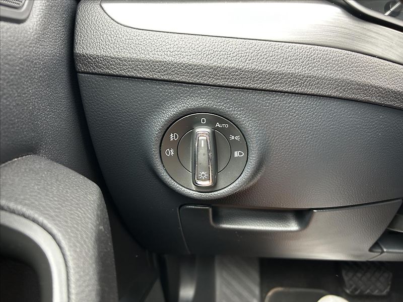 Škoda Superb 2,0 TDi DSG  BIXEN NAVI 1xMaji - fotka 26 z 50