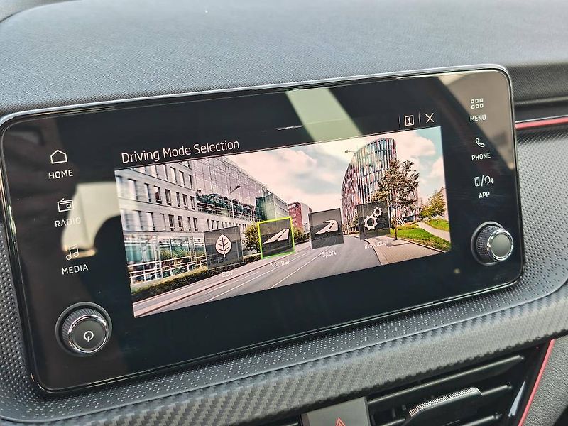 Škoda Kamiq Monte Carlo 7DSG  1,5TSI - fotka 15 z 22