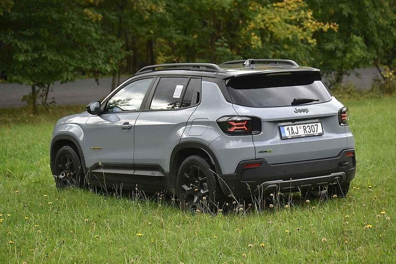 Jeep Avenger dobře poslouží menším rodinám, které nechtějí jezdit vždy jen po silnici.