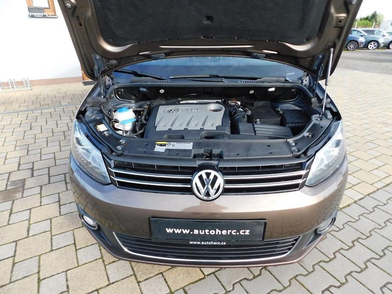 Volkswagen Touran (2012) 2.0 TDi Webasto - fotka 22 z 29