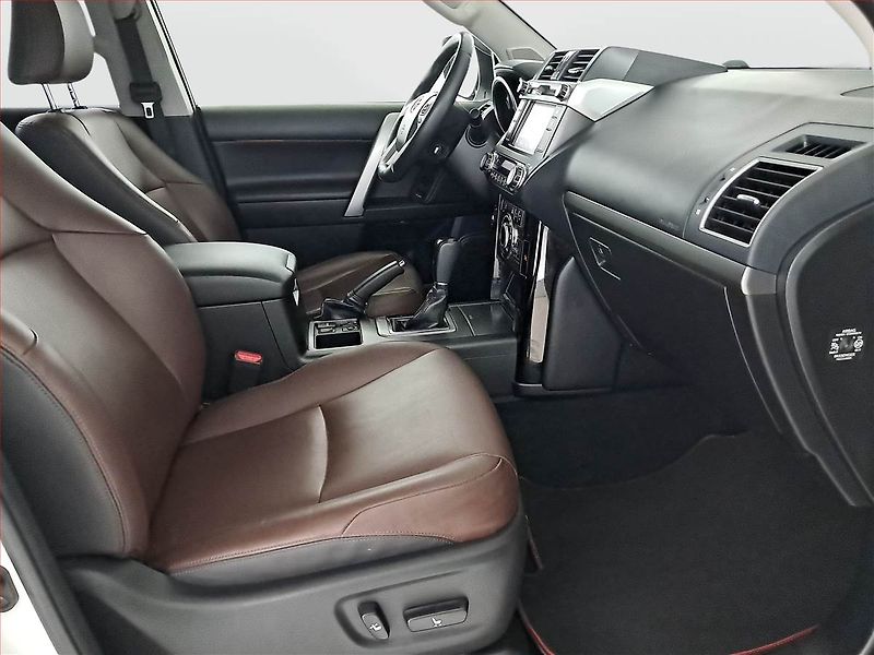 Toyota Land Cruiser (2016) 2.8 D-4D - fotka 9 z 23
