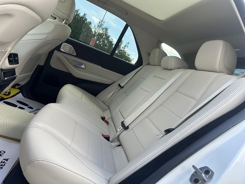 Mercedes-Benz GLE (2024) Mercedes-Benz GLE 450 AMG 2024 - fotka 20 z 20