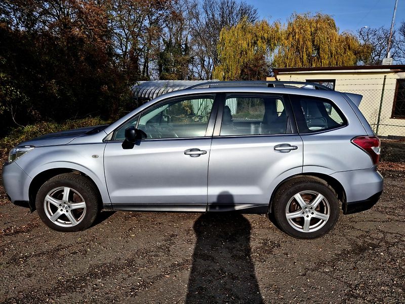 Subaru Forester 2.0 benzin  Rezervace - fotka 3 z 43