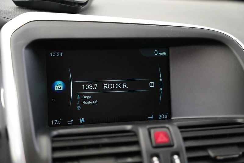Volvo XC60 - fotka 19 z 27