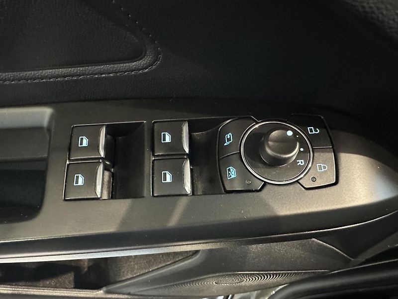 Ford Focus ST-Line 1.5 EcoBoost 150k aut  - fotka 26 z 30