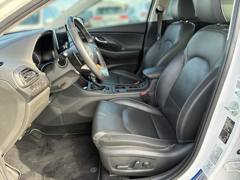 Hyundai i30 (2021) STYLE 1.5T-GDI HYBDID 118kW CZ - fotka 7 z 11