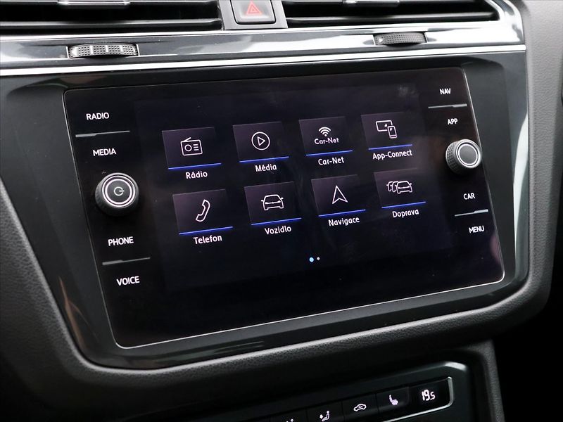Volkswagen Tiguan 1,5 TSI 110kW LED Virtual Navi - fotka 25 z 39