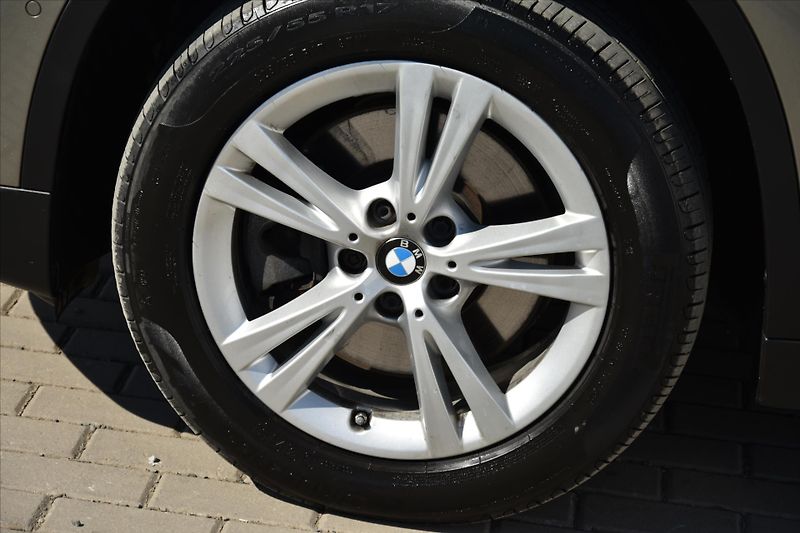 BMW X1 xDrive 20d 140kW 1.MAJITEL ČR - fotka 9 z 23