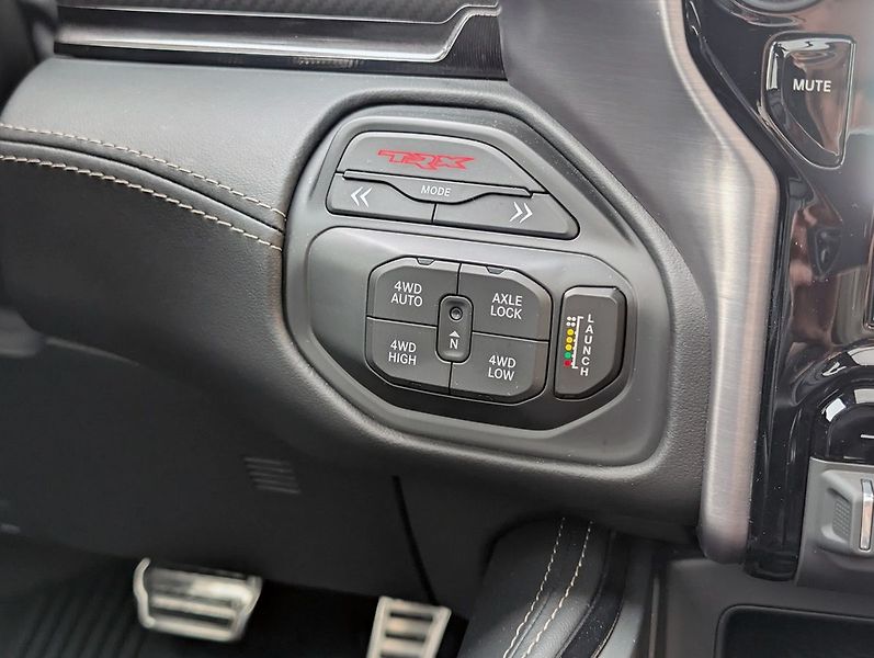 RAM 1500 TRX, Equipment Level 2, Harman - fotka 15 z 32