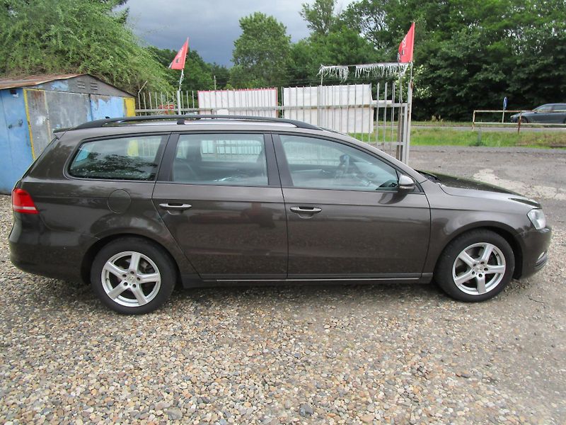 Volkswagen Passat 1,6TDI-77KW- 6-RYCHLOSTÍ - fotka 8 z 22