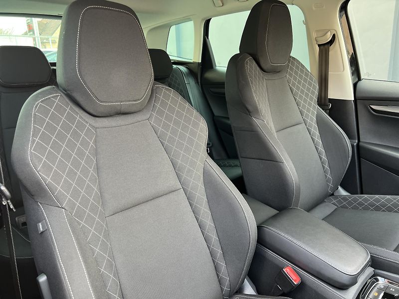 Škoda Karoq Style 1.5TSi DSG KAMERA NAVI - fotka 38 z 50