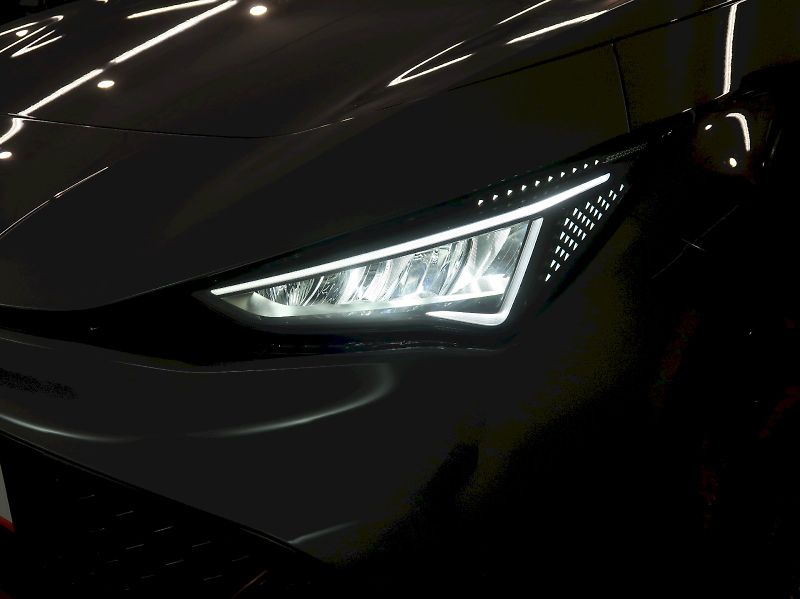 Cupra Born (2023) ELECTRIC 150KW / 62kWh ALU18 - fotka 31 z 35