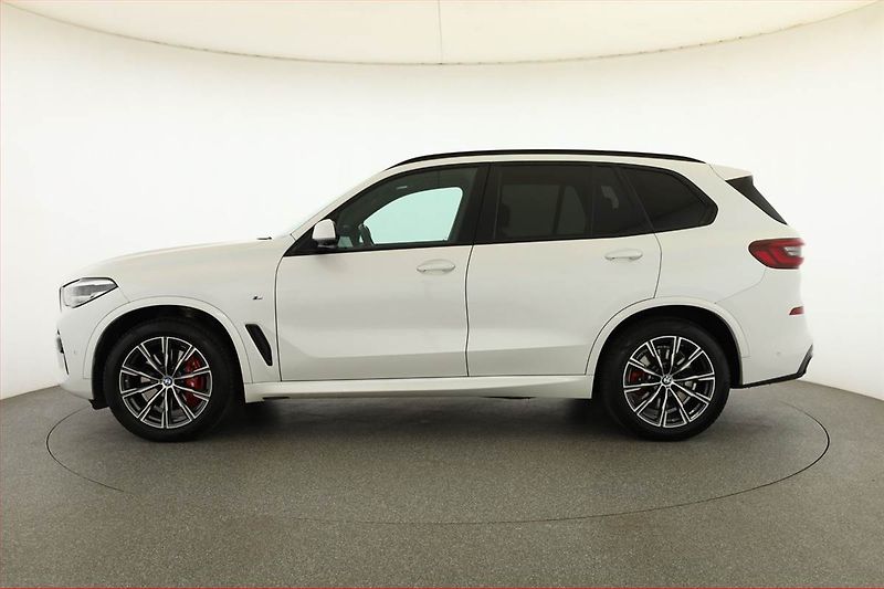 BMW X5 (2021) xDrive30d - fotka 3 z 22
