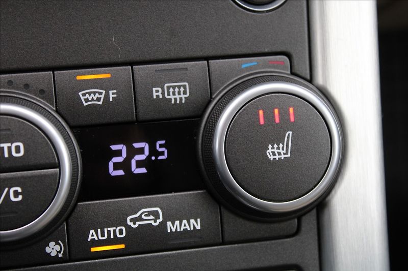 Land Rover Range Rover Evoque 2,0 SD4  ČR,1.MAJ,4x4,AUTOMAT - fotka 14 z 40