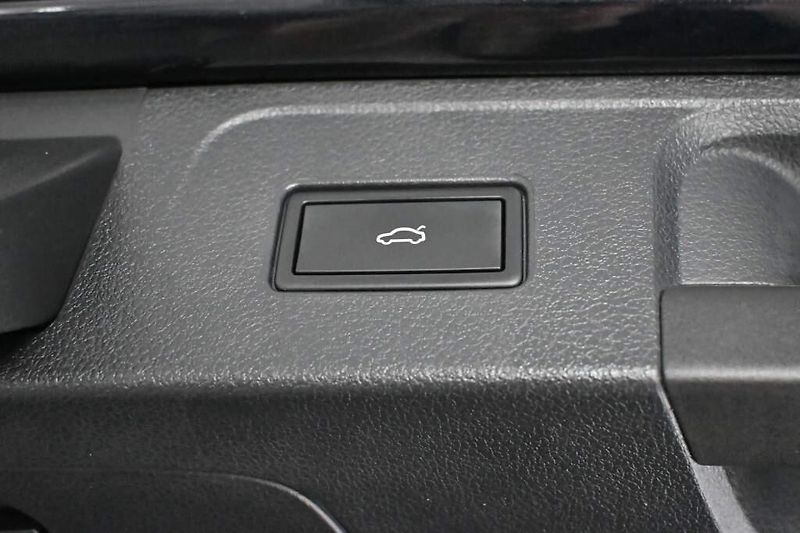 Volkswagen Passat (2023) 2.0 LED DSG ACC VIRTUAL Kamera - fotka 22 z 34