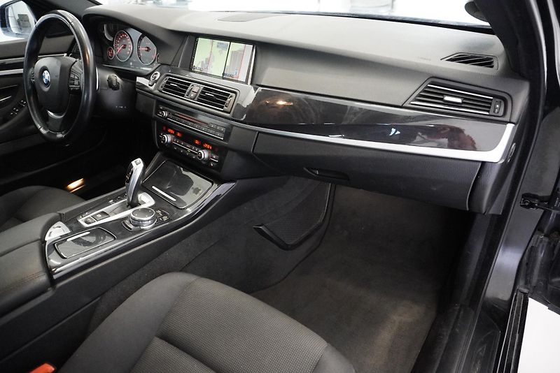 BMW Řada 5 520D 140kW AUTOMAT - fotka 30 z 31