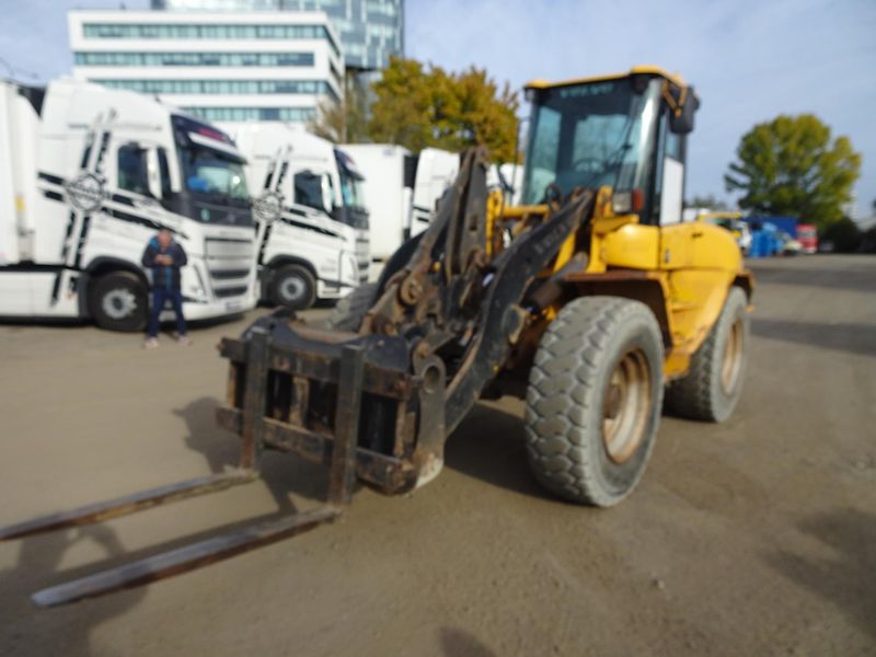 Volvo (2007) kolový nakladač L40 - fotka 3 z 11
