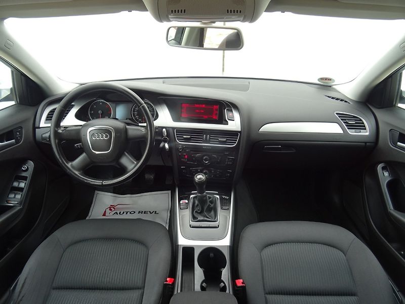 Audi A4 (2012) 2.0TDi,100kW,1maj,S.kniha,ALU - fotka 15 z 20