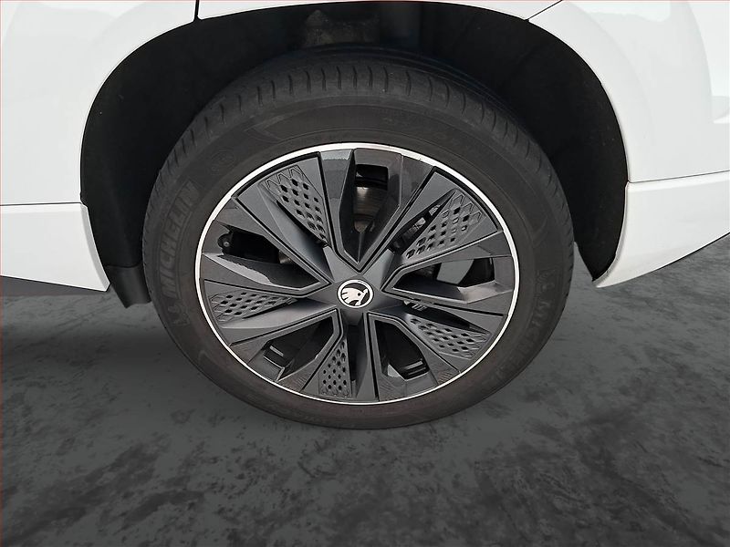 Škoda Karoq (2022) Sportline 1.5 TSI - fotka 15 z 18