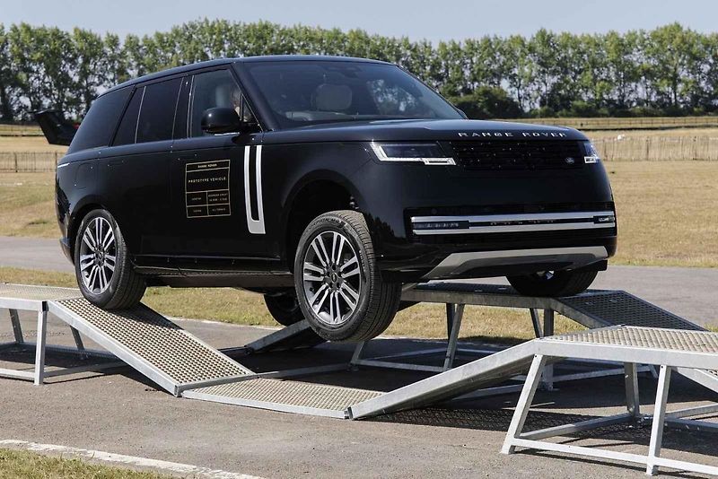 Elektrický Range Rover by se měl na trhu objevit už v letošním roce.