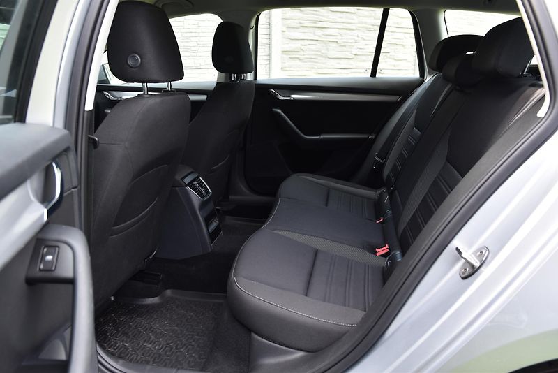 Škoda Octavia 1.6 TDi CR,VÝHŘEV,TEMP,ALU,1.M - fotka 29 z 42