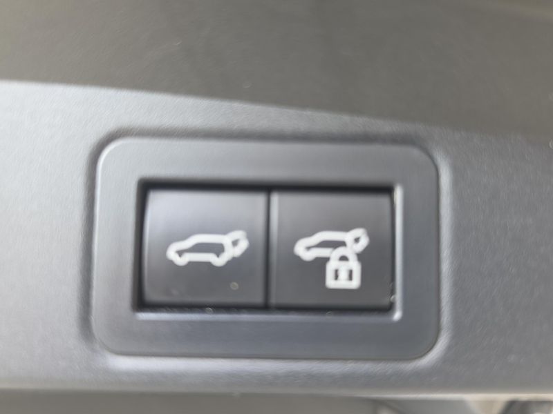 Toyota Corolla (2024) Touring Sport Style 1,8 103kW - fotka 11 z 23