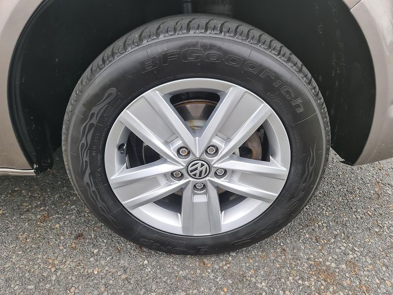 Volkswagen Multivan (2016) T6 2.0 TDi 110-KW NAVI OLOMOUC - fotka 84 z 103
