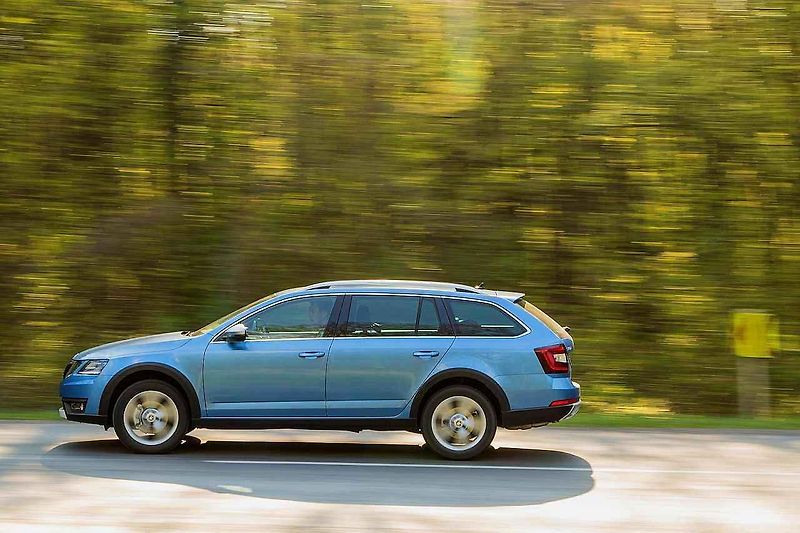 Škoda Octavia Combi RS a Škoda Octavia Scout.