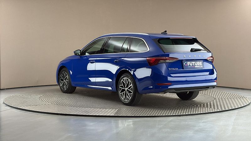 Škoda Octavia 2.0 TDI DSG Style Combi - fotka 2 z 26