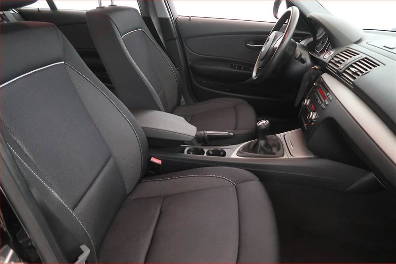 BMW Řada 1 (2011) 116d - fotka 9 z 14