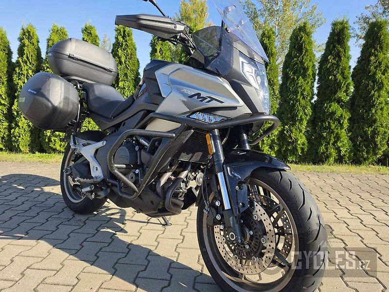 CFMOTO 700 MT Premium (2024) - fotka 2 z 19