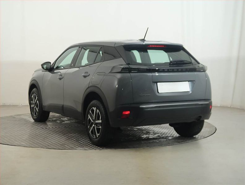 Peugeot 2008 (2024) 1.2 PureTech, ČR,1.maj - fotka 4 z 13