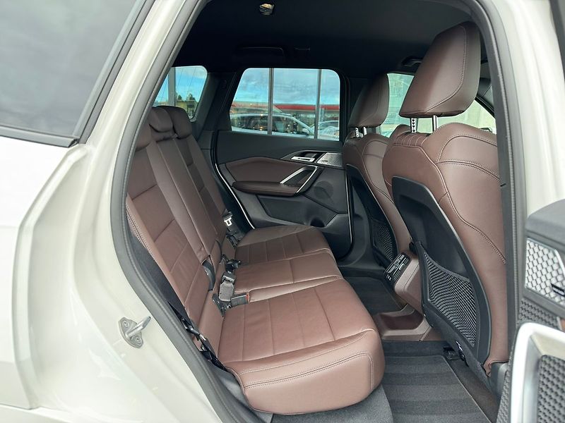 BMW iX1 xDrive 30 - fotka 20 z 22