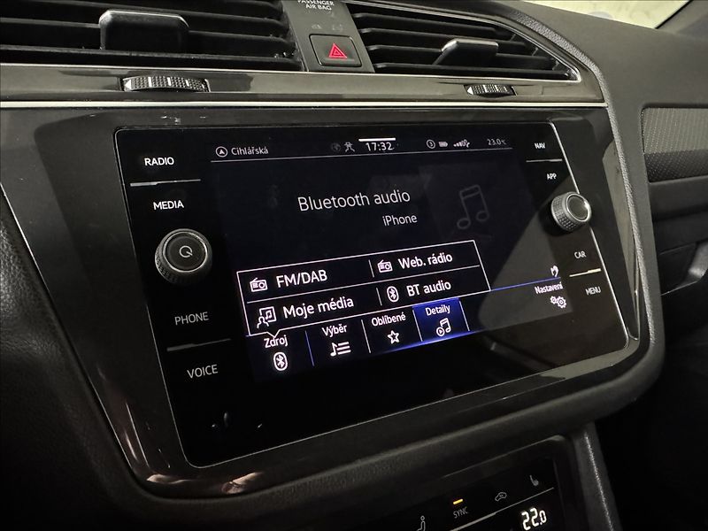 Volkswagen Tiguan 2,0 TDi  DSG R-Line IQ Light K - fotka 33 z 46