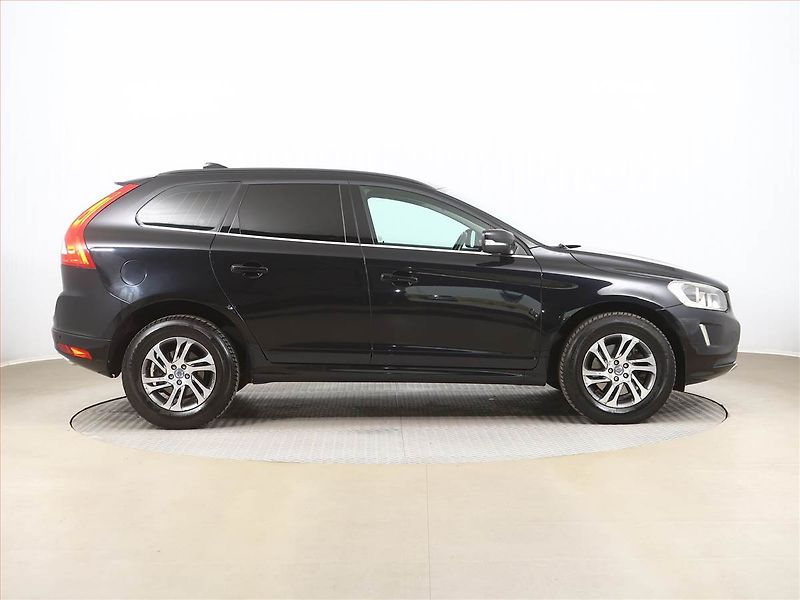 Volvo XC60 (2014) D4, Automat, Tempomat - fotka 6 z 17