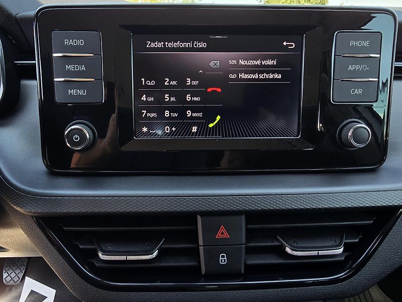 Škoda Scala 1.0TSI AMBITION NEHAVAR TOP ČR - fotka 32 z 36