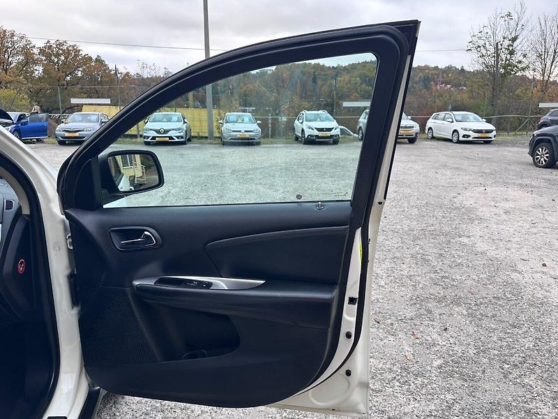 Fiat Freemont (2012) 2.0 M-JTD  7míst/Tempomat - fotka 28 z 39