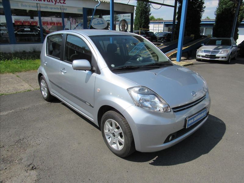Daihatsu Sirion 1,3 i 64kW - fotka 3 z 29
