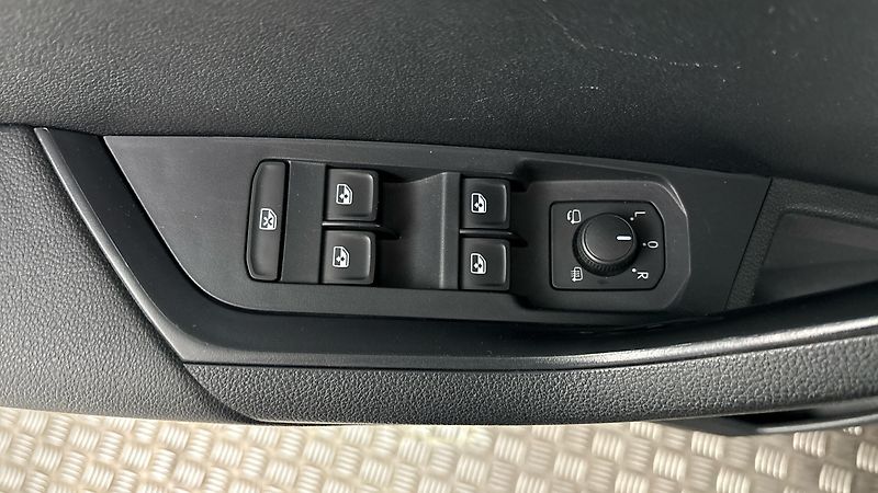 Škoda Karoq 1.5 TSI DSG Sportline - fotka 20 z 27
