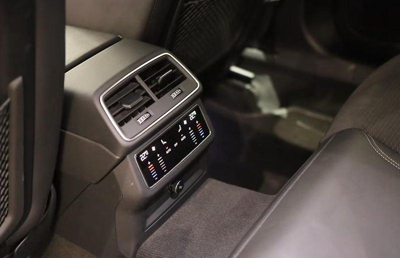 Audi A6 Avant 55 e TFSI Q Tažné Matrix Kam. - fotka 12 z 25