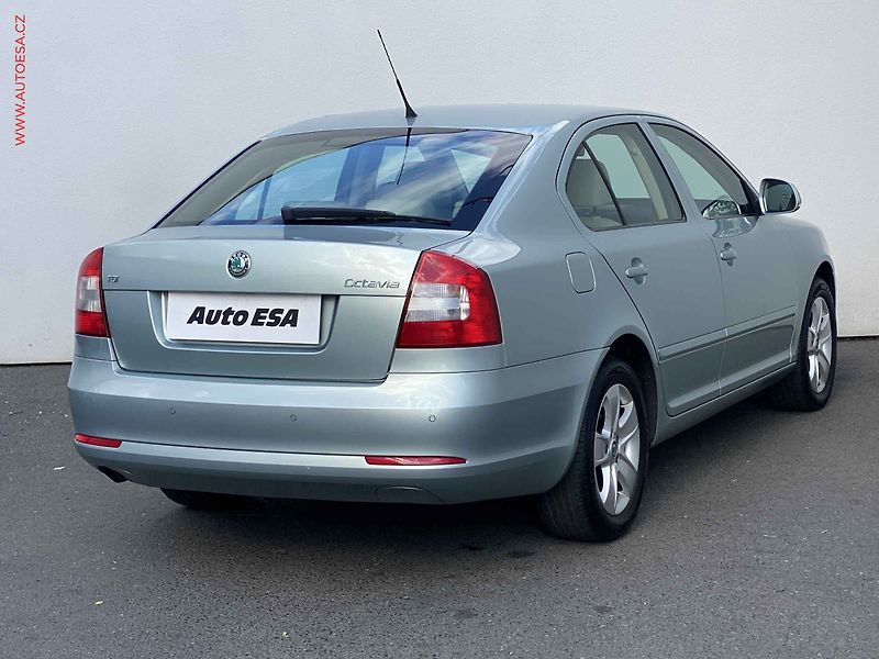Škoda Octavia (2012) 1.6 TDi, Elegance, +kola - fotka 4 z 17