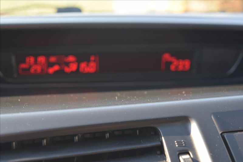 Mazda 5 2,0 110KW 7MÍST VÝHŘEV NAVI - fotka 34 z 46