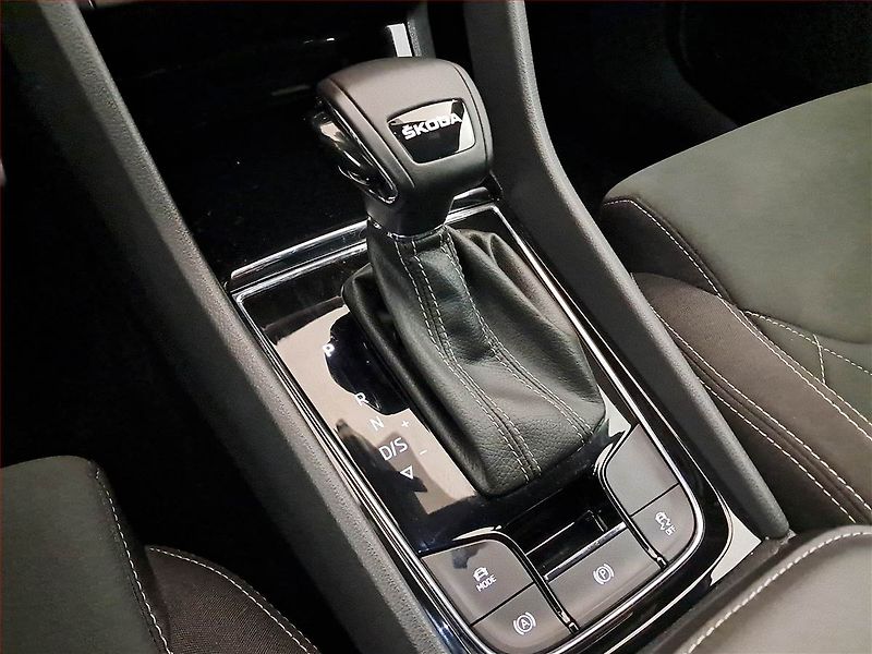 Škoda Karoq (2024) Sportline 1.5 TSI - fotka 16 z 18