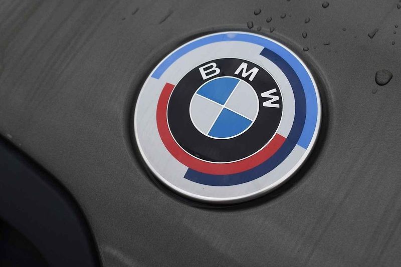 Velké SUV je překvapivě schopné i na zatáčkovitých silnicích