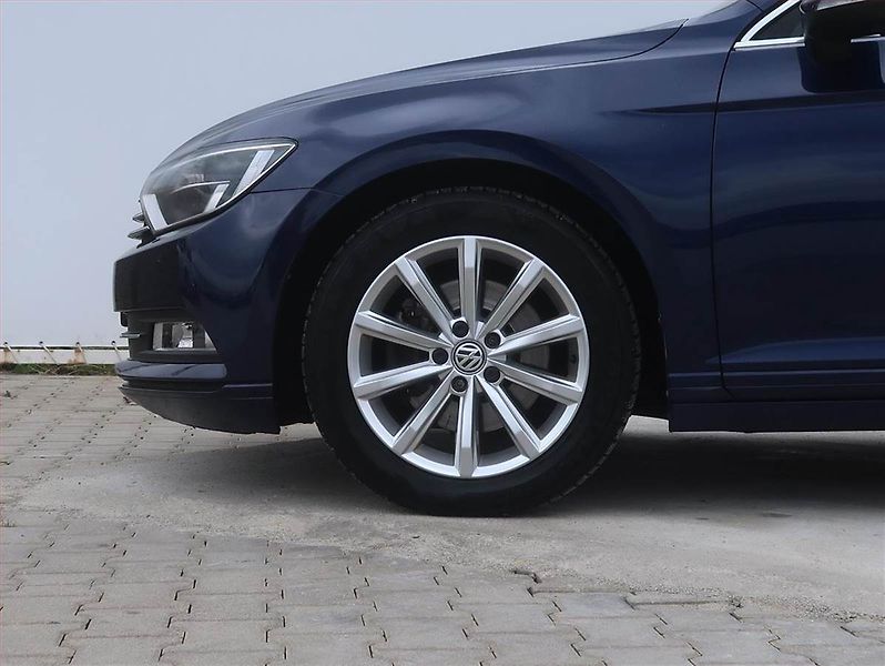 Volkswagen Passat (2017) 1.6 TDI, Automat, Navi - fotka 15 z 18