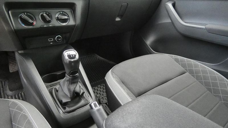 Škoda Fabia Combi 1,0 TSI Ambition Tour - fotka 6 z 22