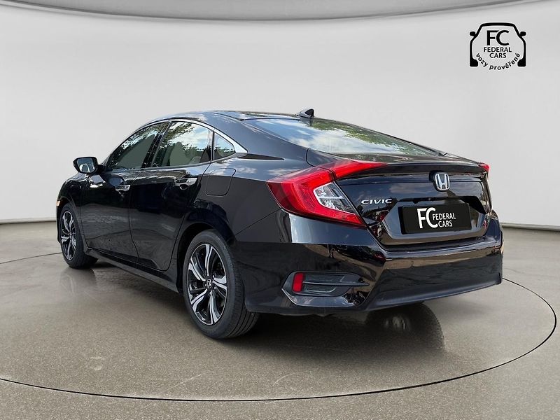 Honda Civic 1.5 VTEC TURBO Executive - fotka 3 z 31